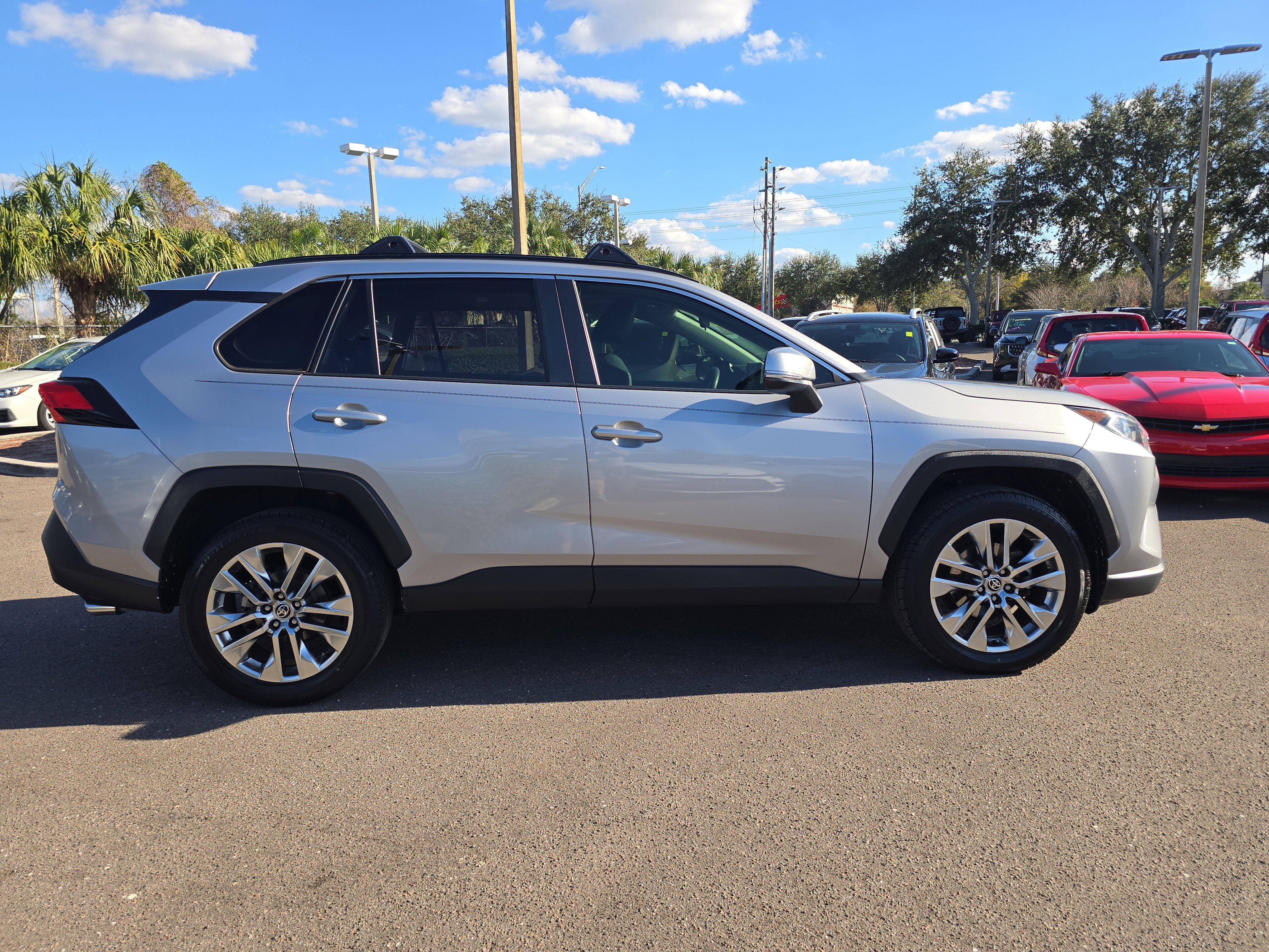 Used 2020 Toyota RAV4 XLE Premium image 9