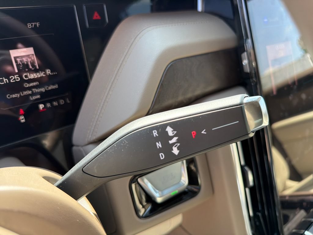 Used 2025 GMC Yukon Denali w/ Denali Reserve Package RWD image 26