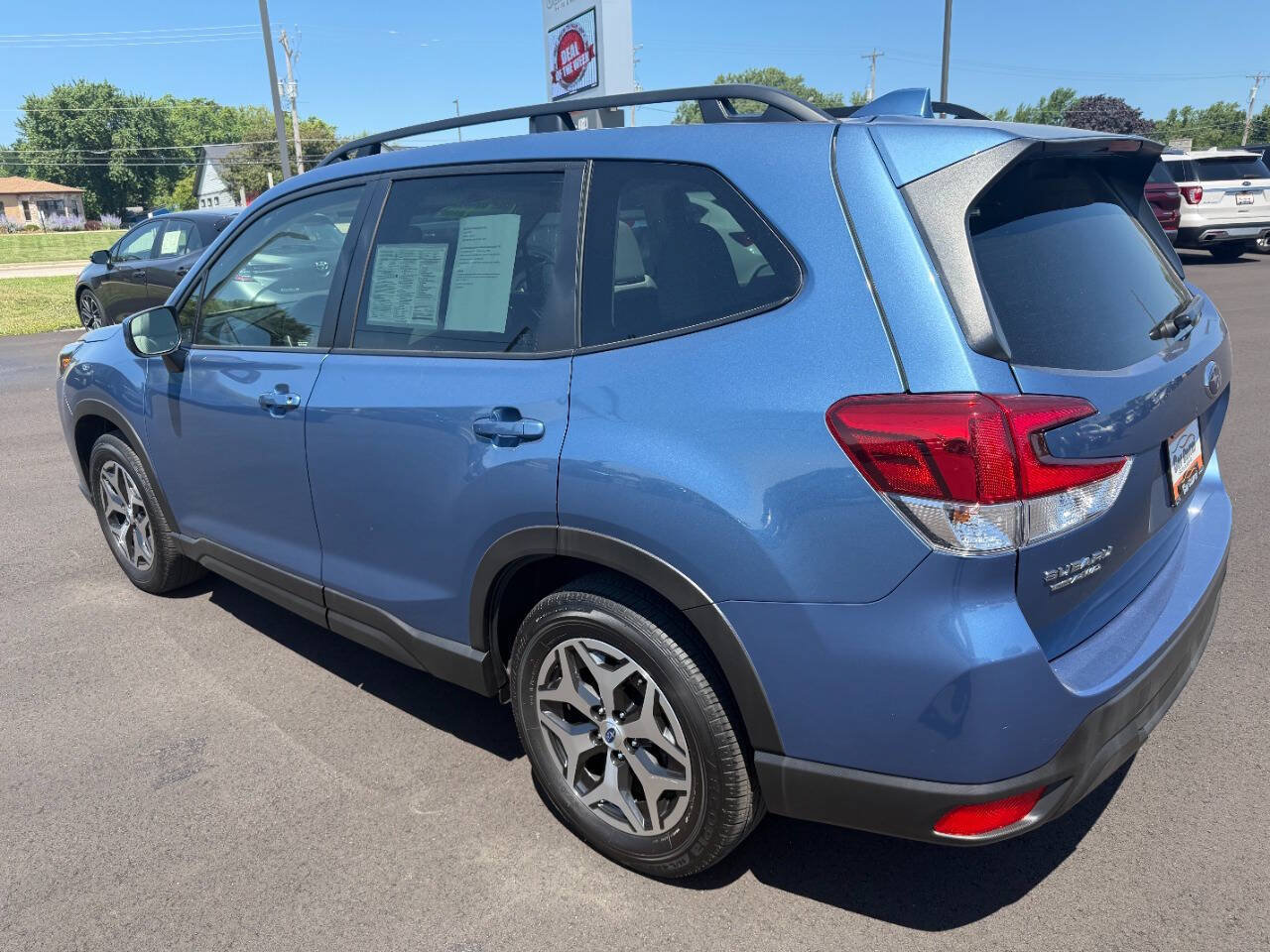Used 2023 Subaru Forester Premium AWD/4WD image 3