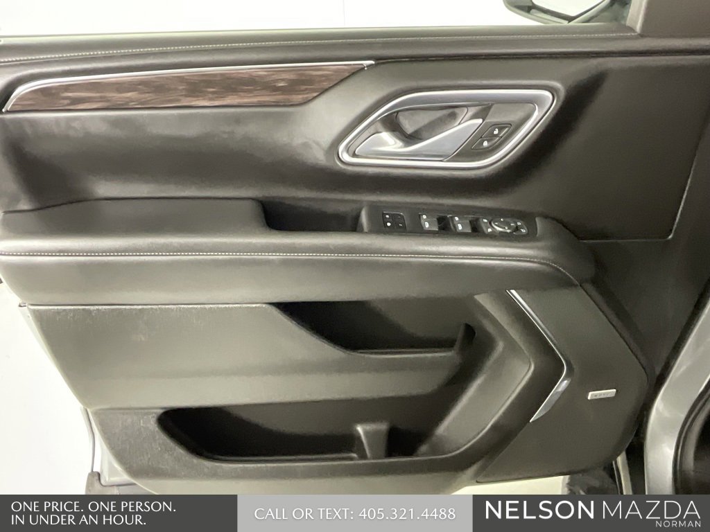 Used 2023 Chevrolet Suburban Z71 w/ Luxury Package image 16
