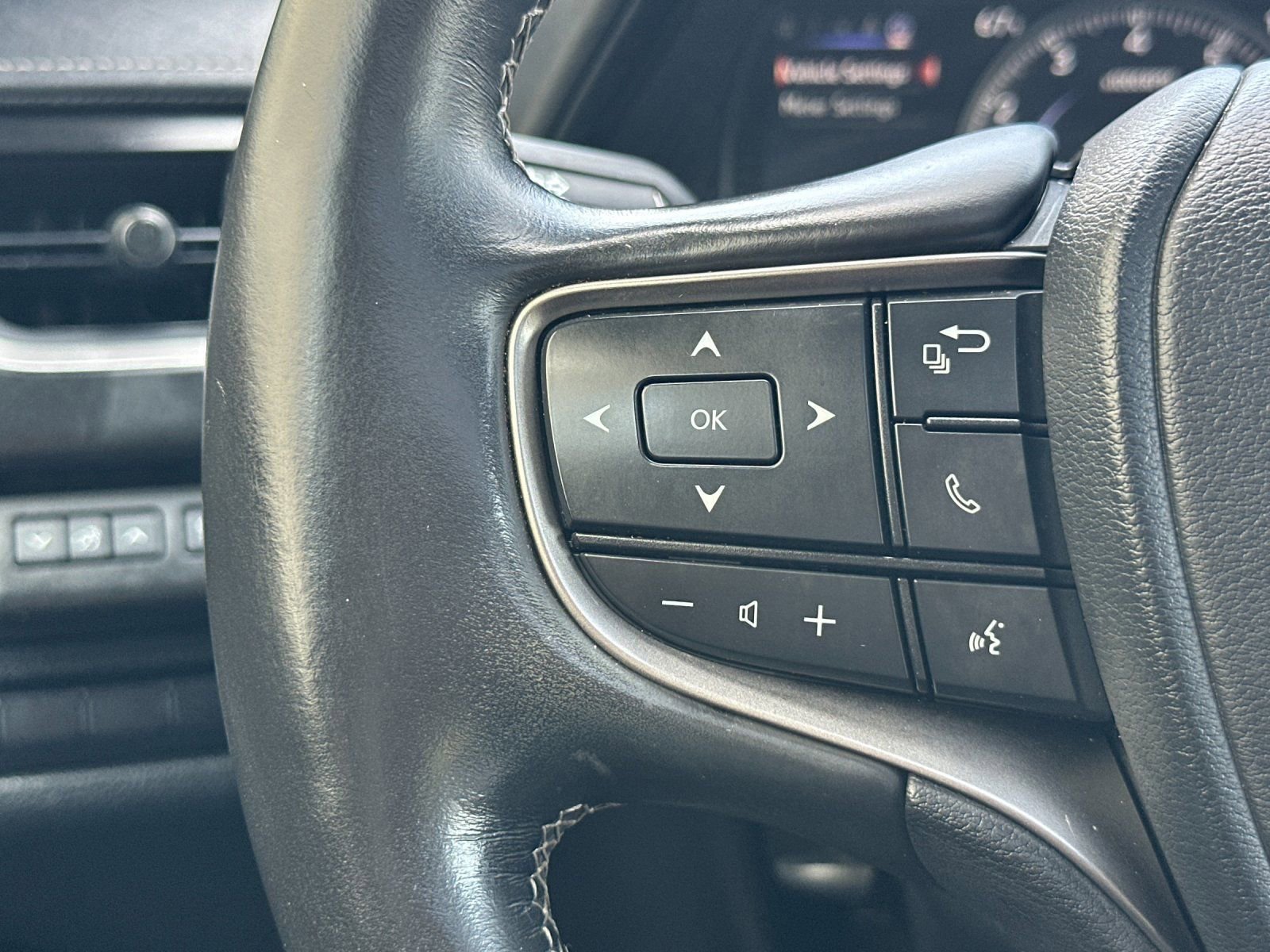 Used 2019 Lexus UX 200 w/ Premium Package image 27