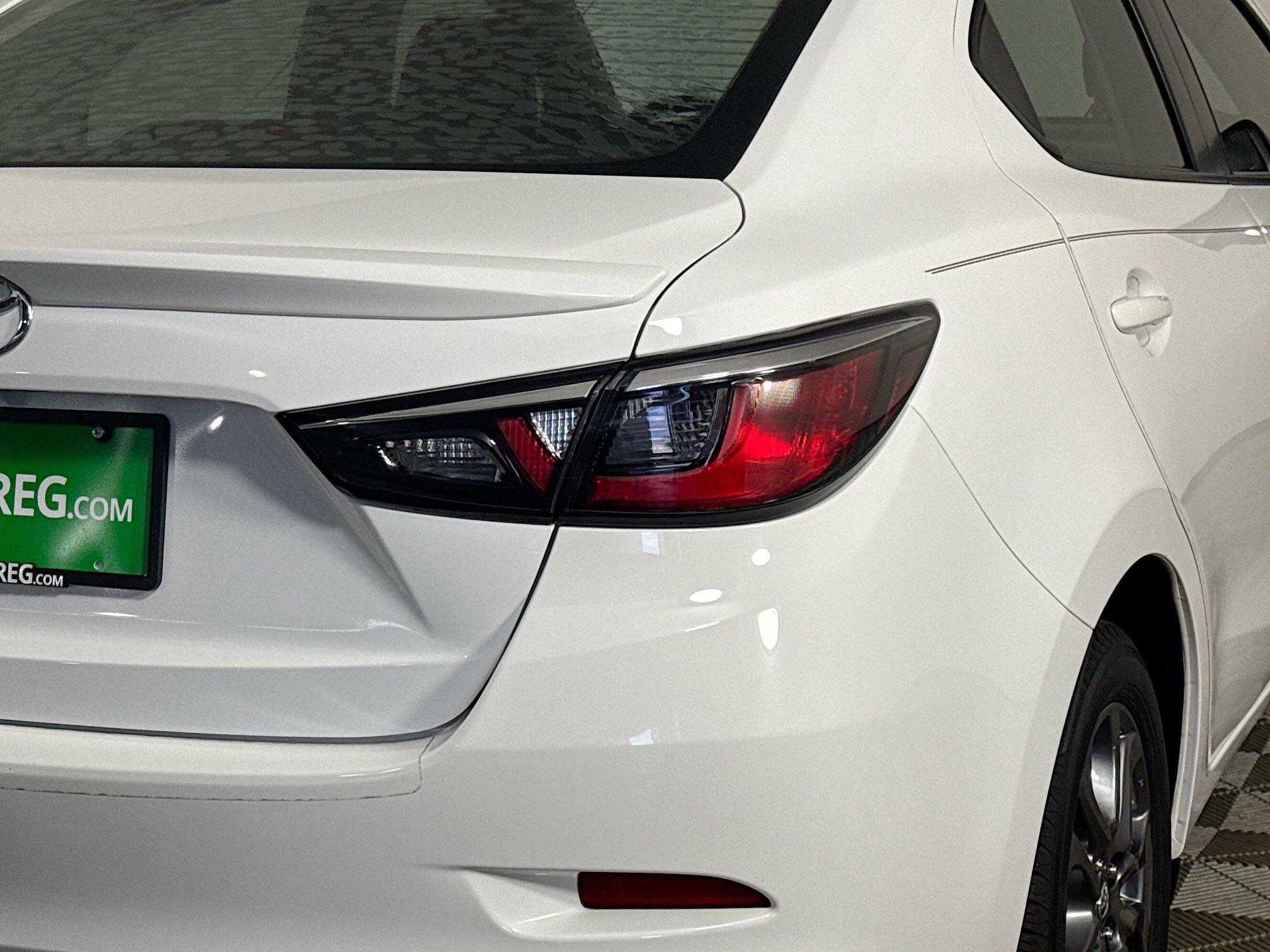 Used 2019 Toyota Yaris L image 34