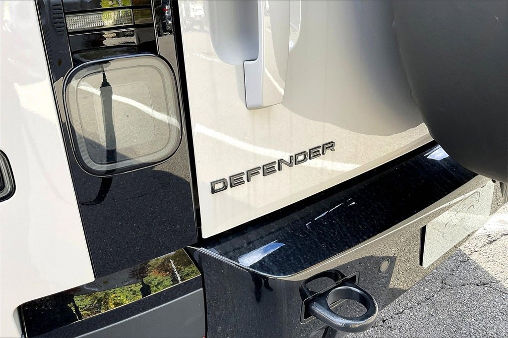 New 2026 Land Rover Defender 110 S image 9