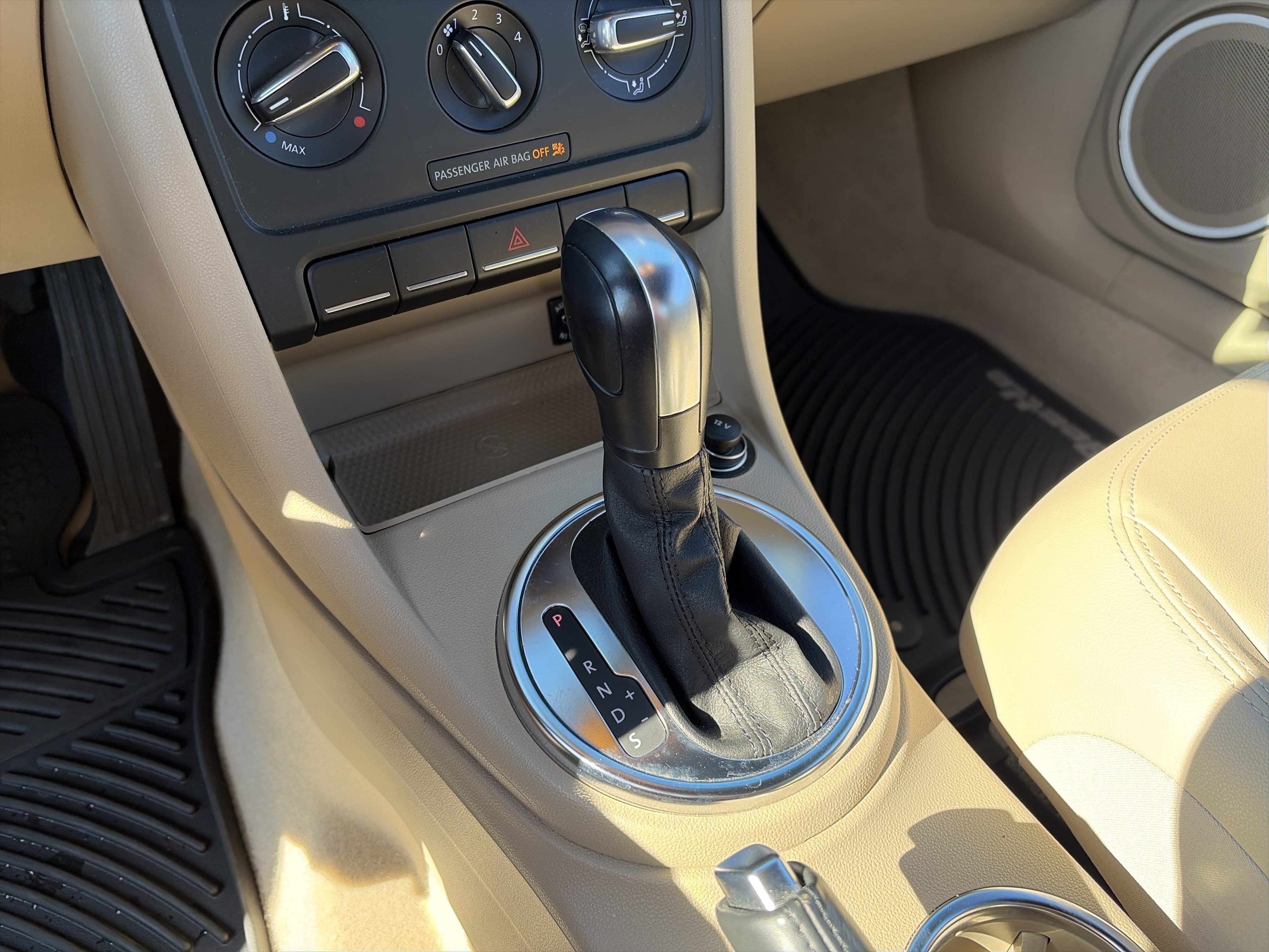 Used 2013 Volkswagen Beetle 2.5 FWD image 28