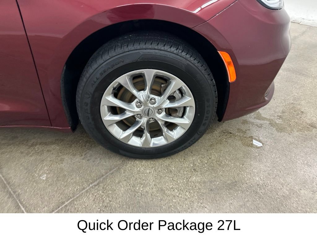 Used 2023 Chrysler Pacifica Touring-L AWD/4WD image 16
