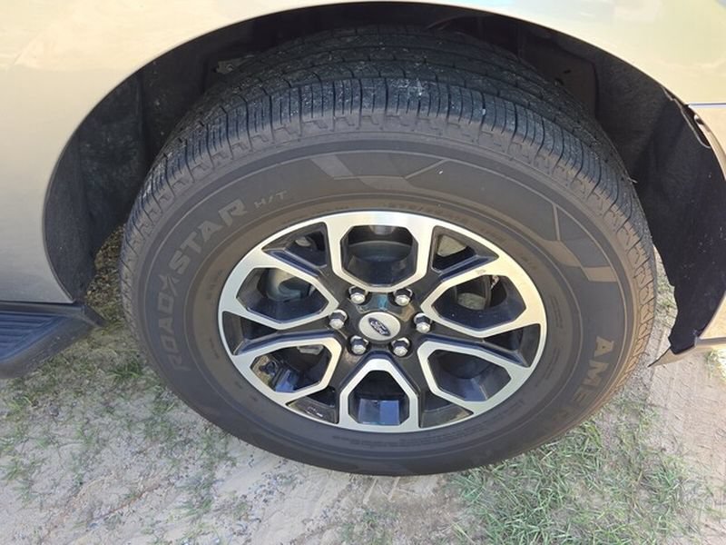 Used 2024 Ford Expedition XLT AWD/4WD image 18