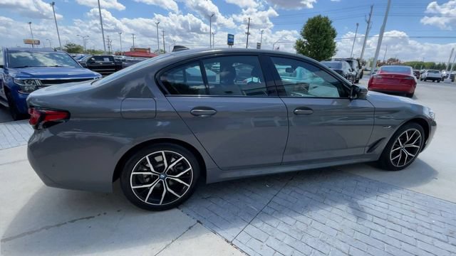 Used 2022 BMW 530e xDrive w/ Premium Package AWD/4WD image 2