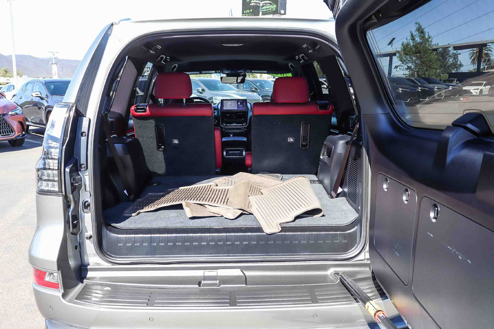 Certified 2023 Lexus GX 460 Premium w/ Accessory Package AWD/4WD image 32