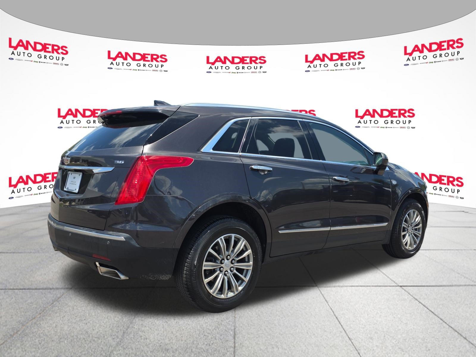 Used 2018 Cadillac XT5 Luxury w/ Driver Awareness Package FWD image 3