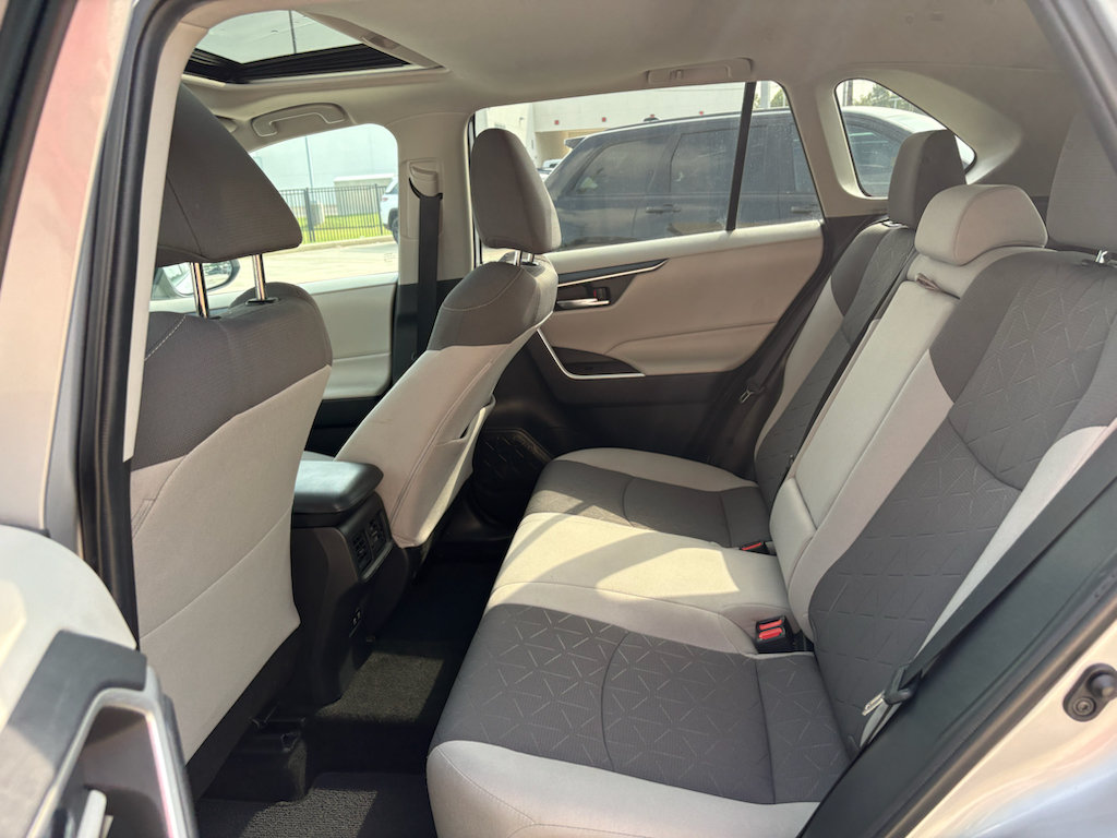 Used 2020 Toyota RAV4 XLE w/ Convenience Package FWD image 27