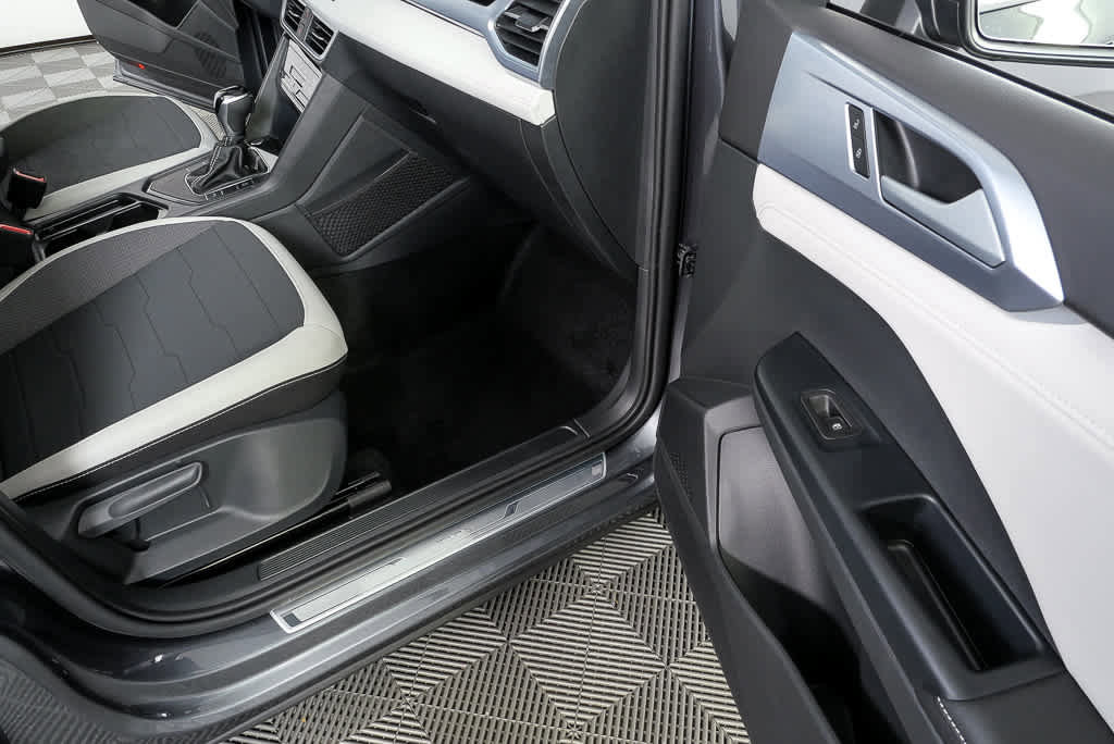 New 2026 Volkswagen Taos SE FWD image 23