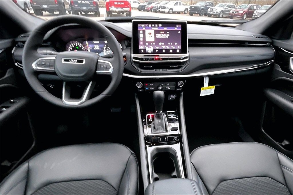 New 2026 Jeep Compass Latitude image 5