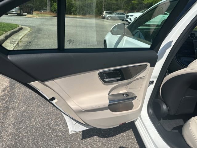 Used 2025 Mercedes-Benz C 300 4MATIC Sedan image 10