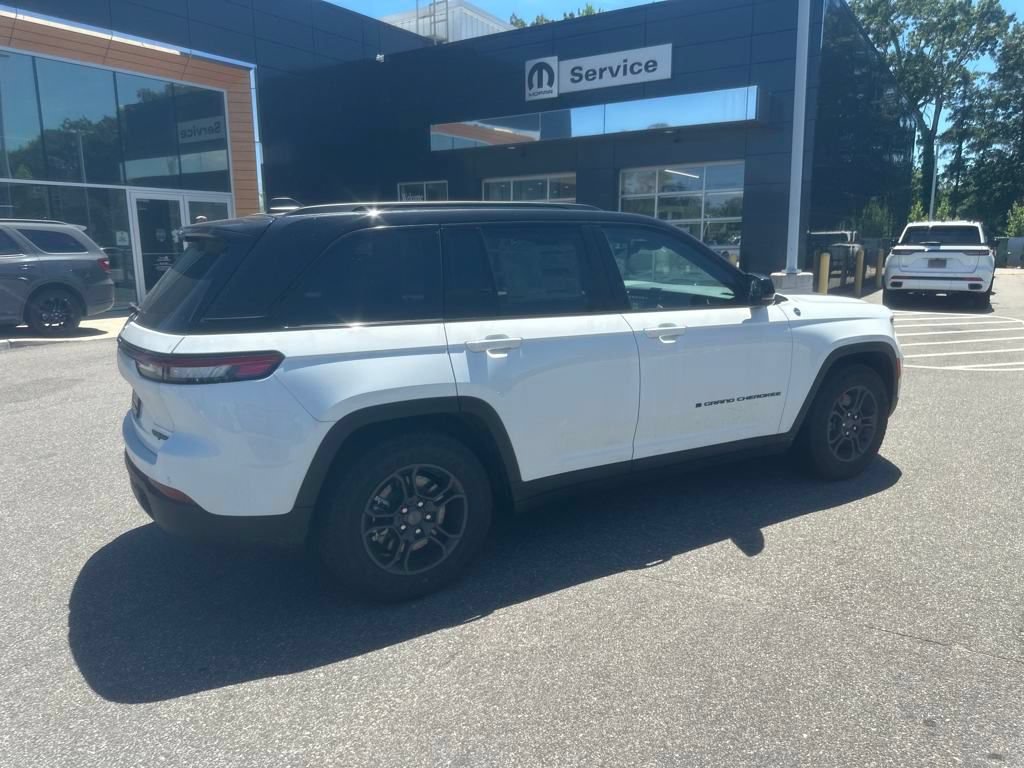 New 2024 Jeep Grand Cherokee Trailhawk w/ Advanced Protech Group II AWD/4WD image 13