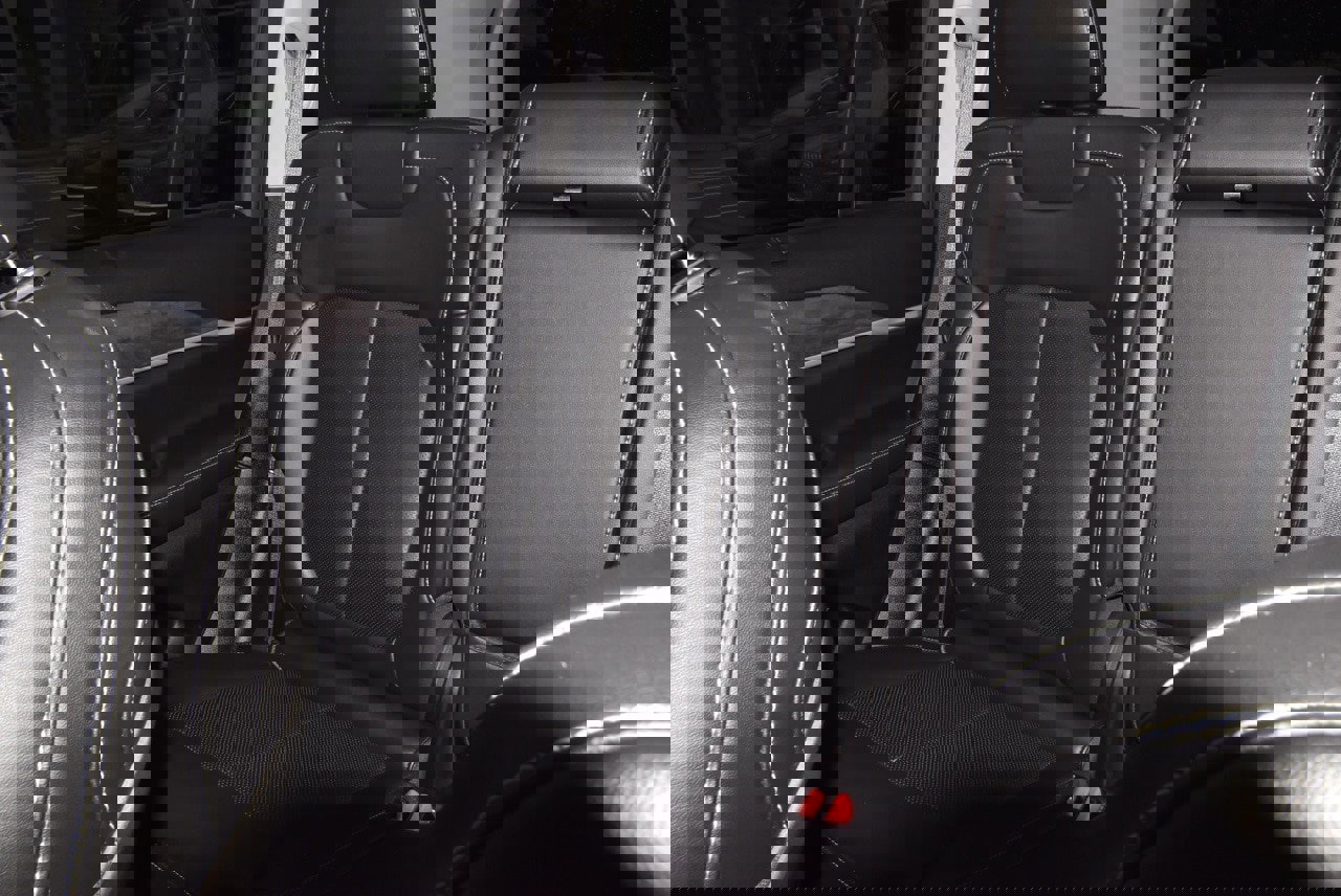 Used 2023 Jeep Grand Cherokee Limited w/ Luxury Tech Group II image 19