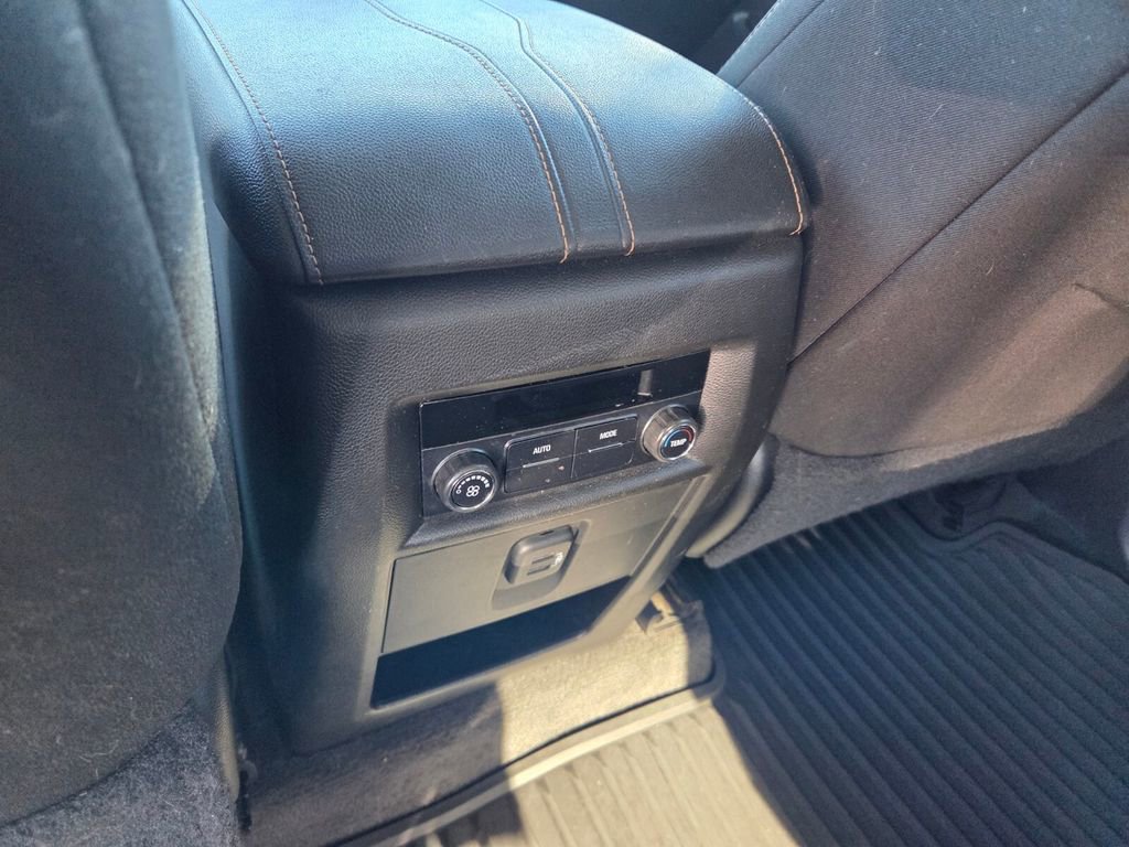 Used 2018 Chevrolet Traverse LT image 8