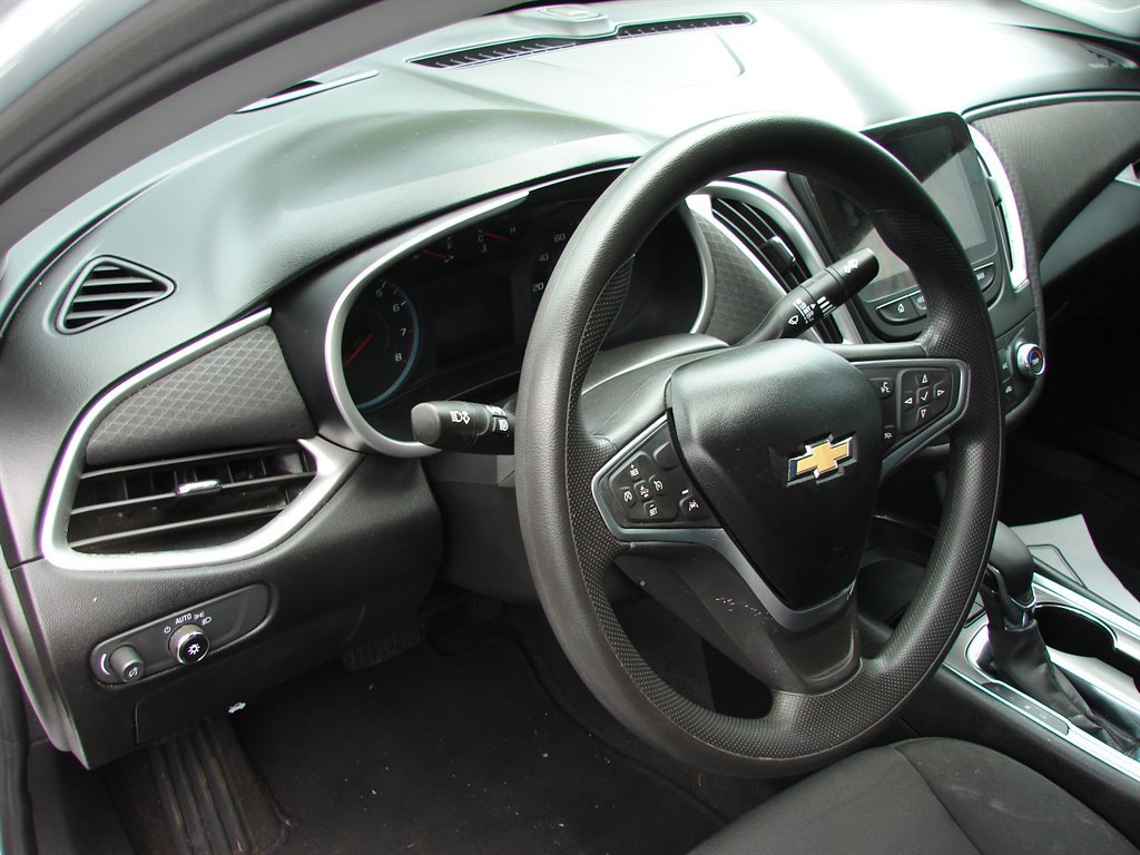 Used 2022 Chevrolet Malibu LS w/ Driver Confidence Package II image 8