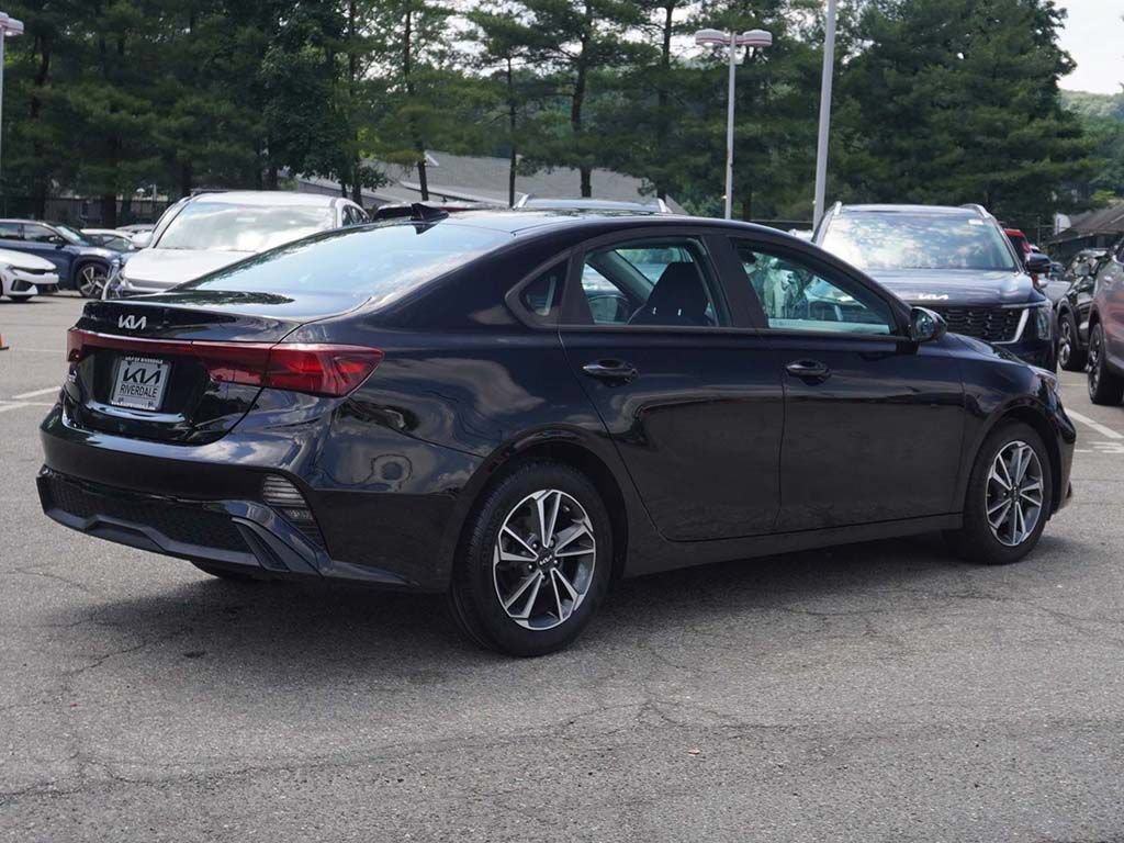 Used 2023 Kia Forte LXS FWD image 8