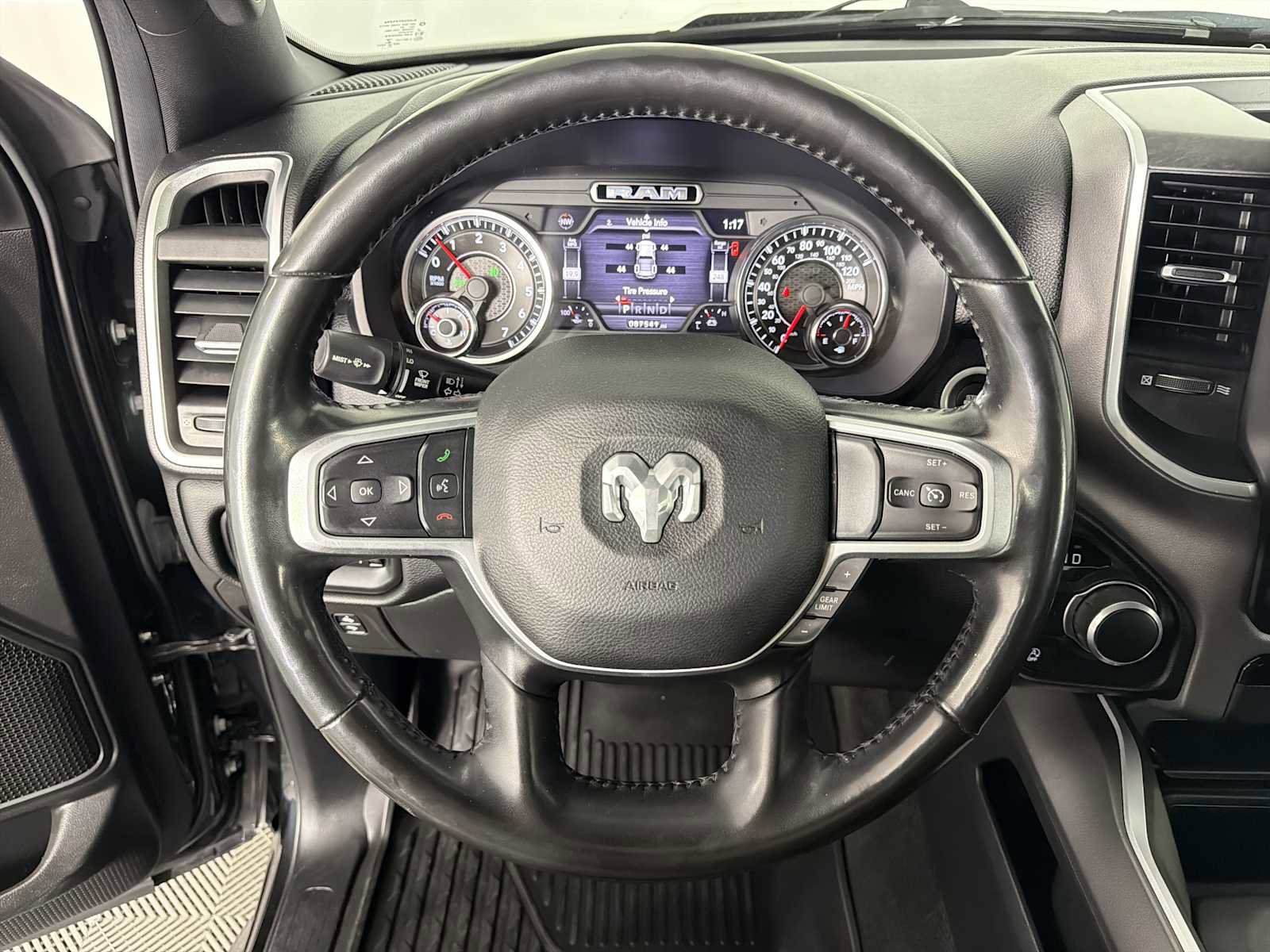 Used 2021 RAM 1500 Big Horn RWD image 21