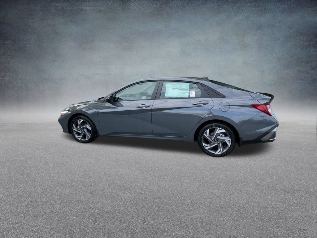 Used 2025 Hyundai Elantra Sport FWD image 16