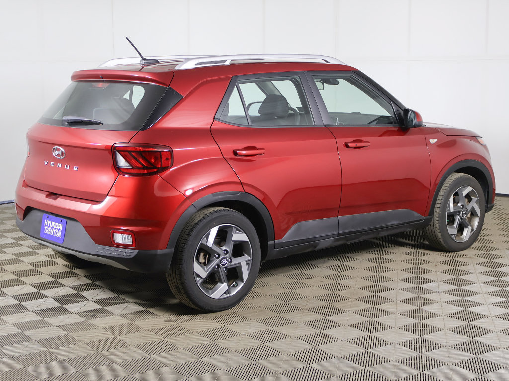 Certified 2024 Hyundai Venue SEL FWD image 9