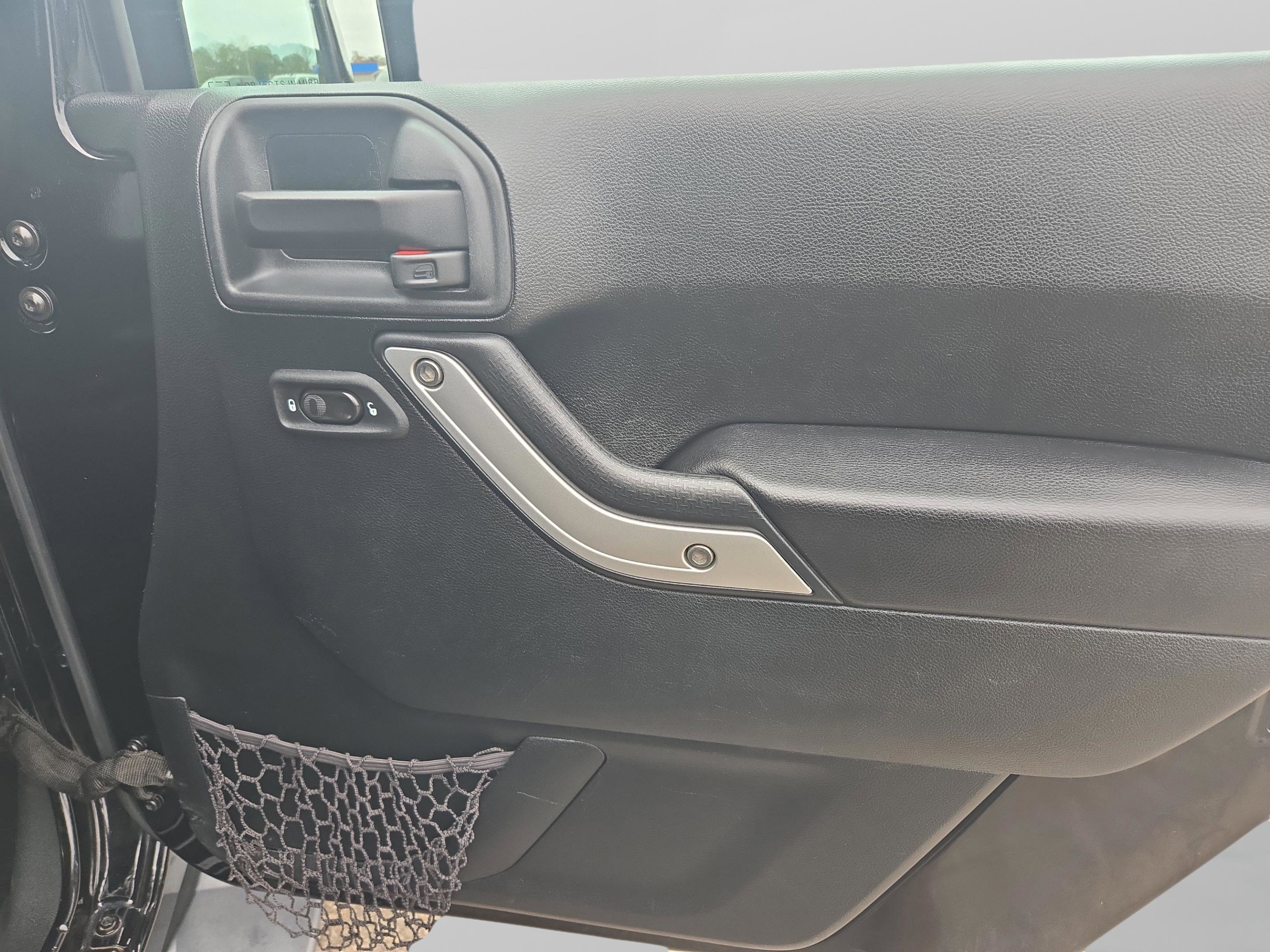 Used 2017 Jeep Wrangler Unlimited Sahara image 25