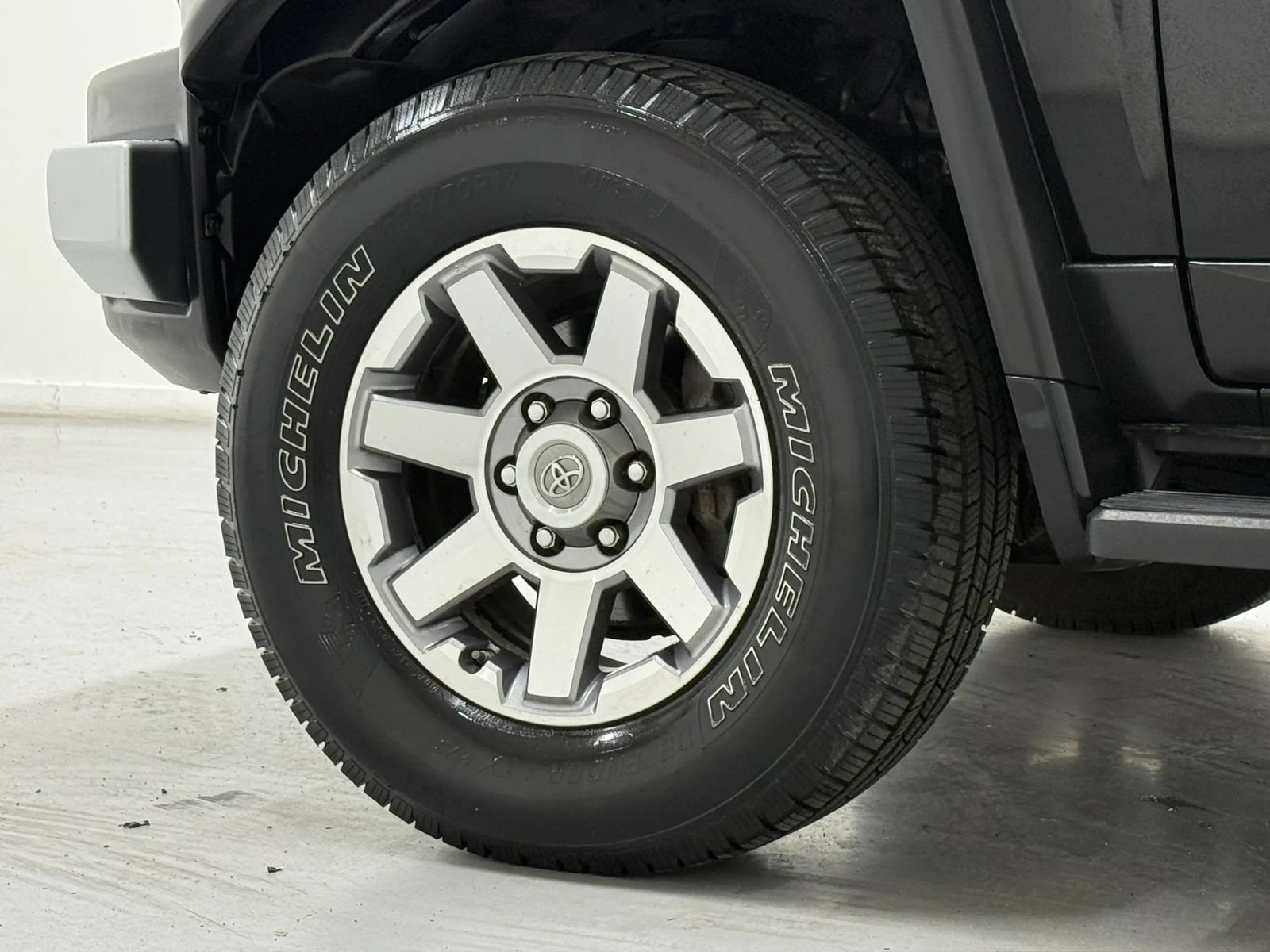 Used 2014 Toyota FJ Cruiser 4WD w/ Upgrade Package image 35