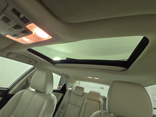 Used 2016 Toyota Avalon Limited FWD image 17