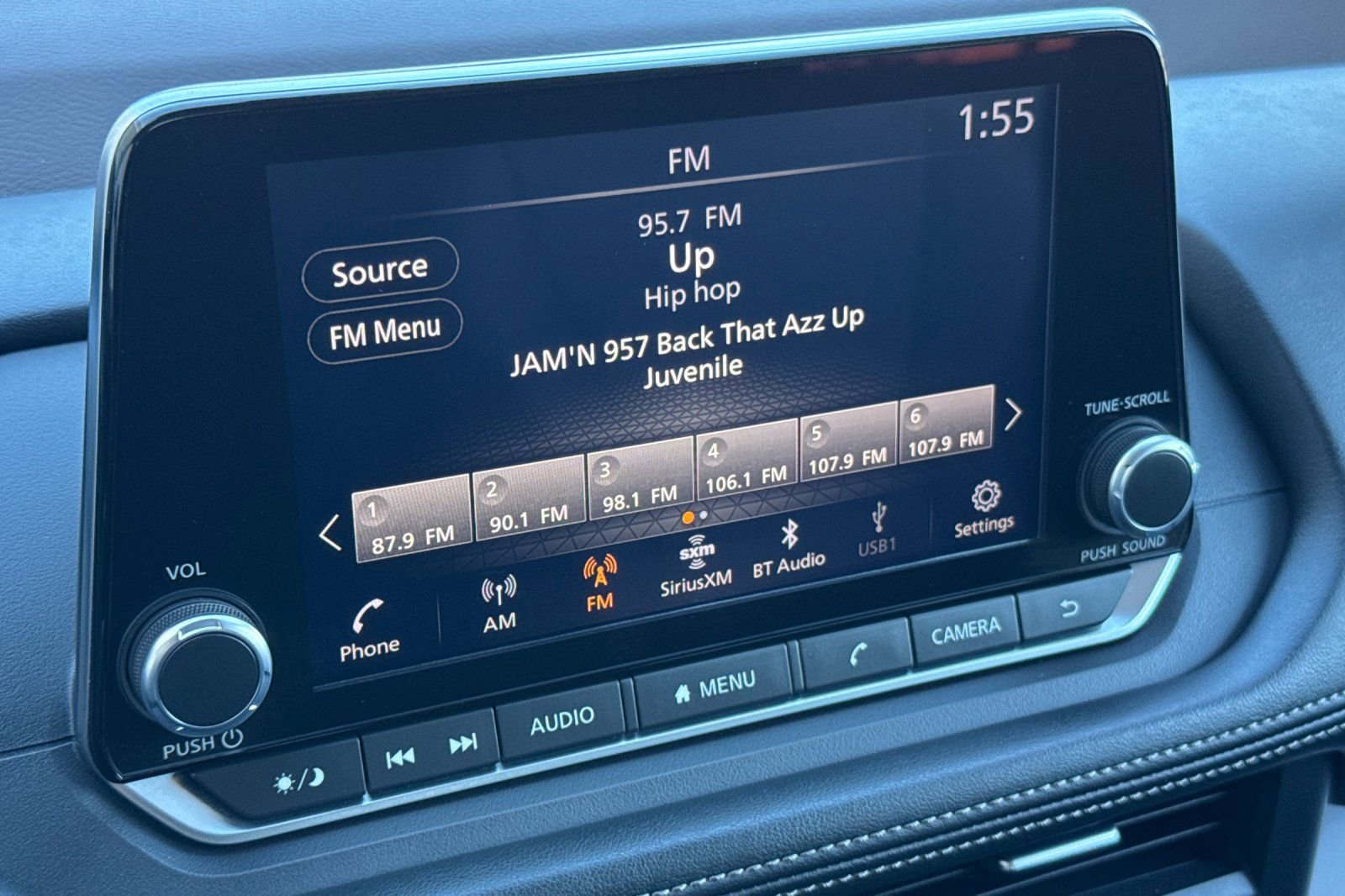 Used 2023 Nissan Rogue SV image 17