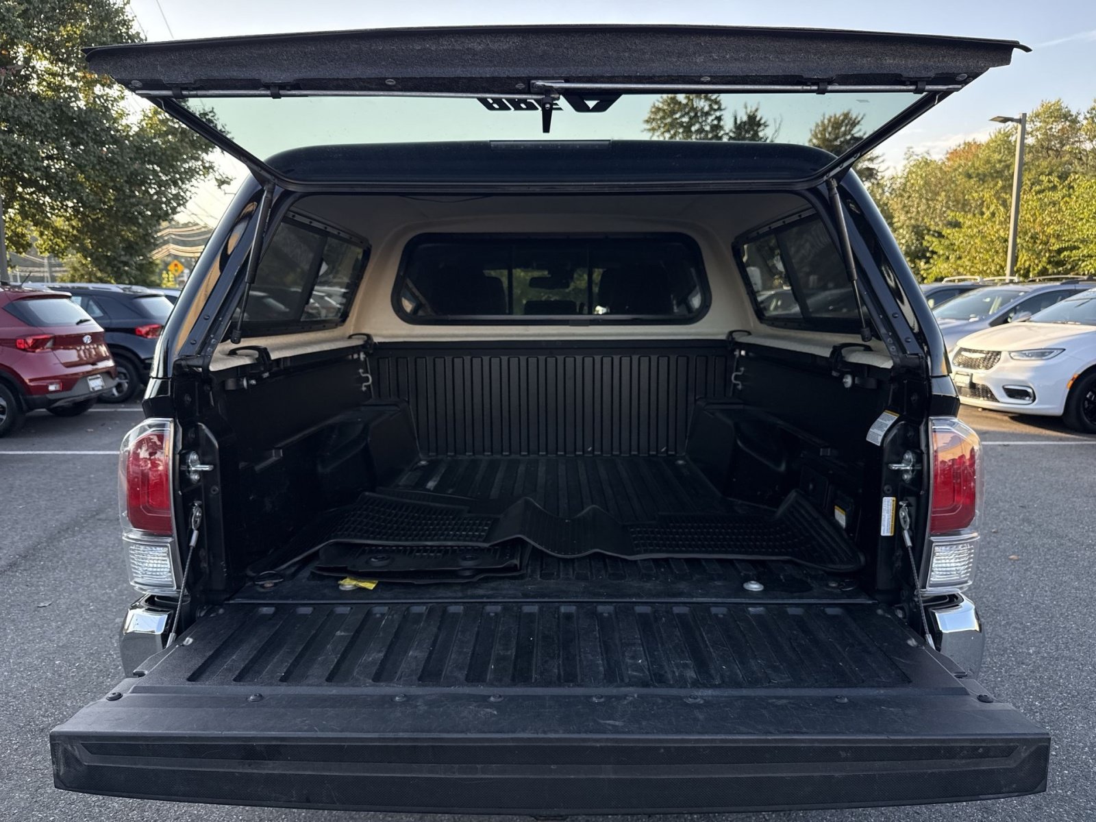 Used 2022 Toyota Tacoma TRD Off-Road AWD/4WD image 25