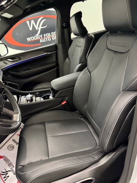 New 2025 Jeep Grand Cherokee Overland w/ Luxury Tech Group IV image 12