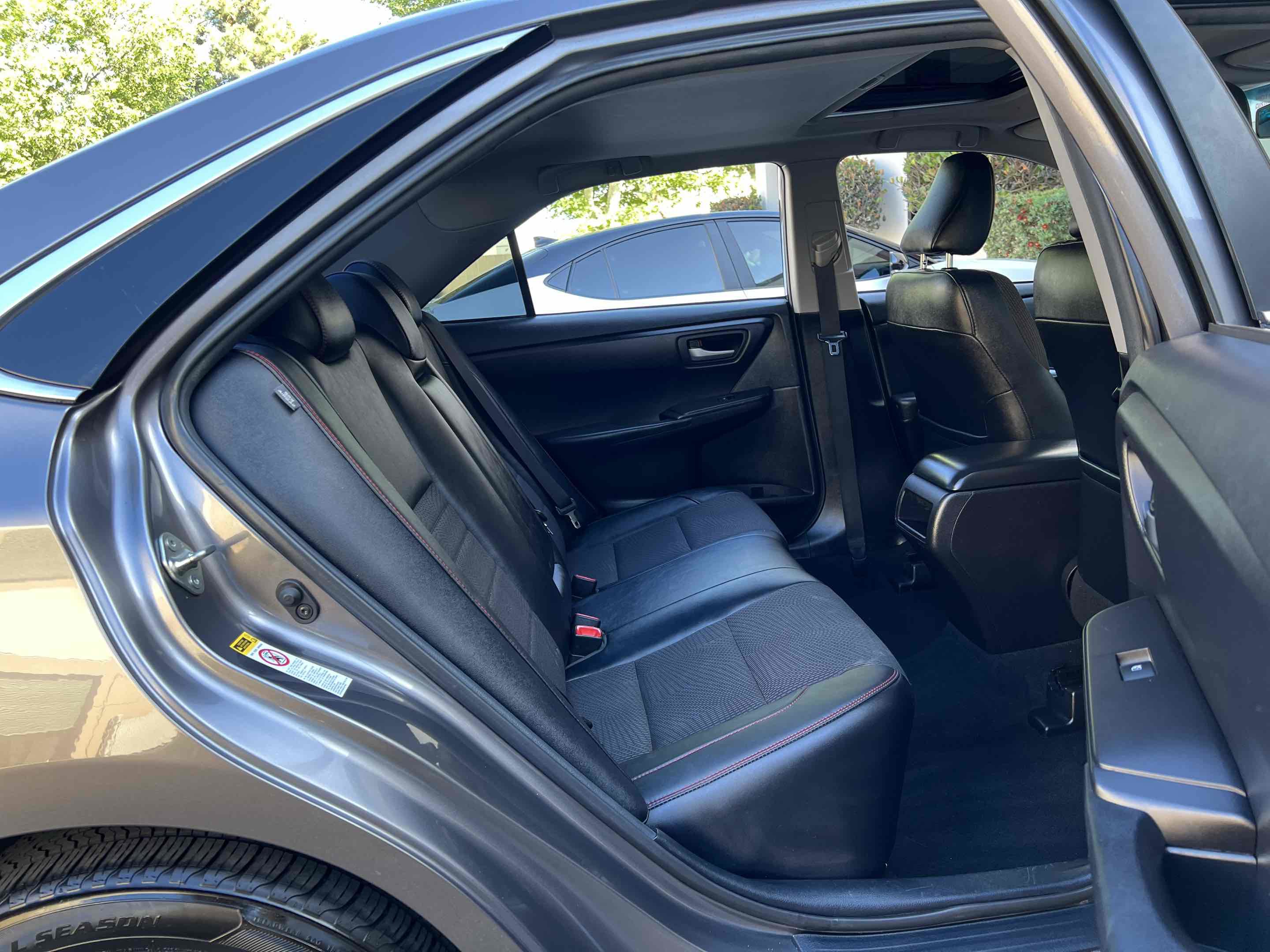 Used 2017 Toyota Camry SE w/ Moonroof Package FWD image 37