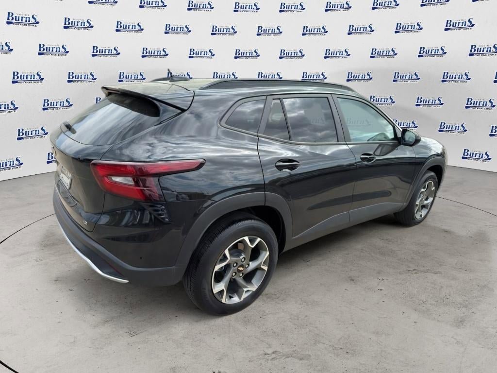 Used 2025 Chevrolet Trax LT w/ LT Convenience Package FWD image 7