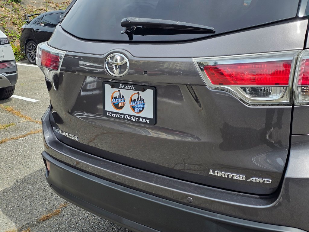 Used 2015 Toyota Highlander Limited Platinum AWD/4WD image 13