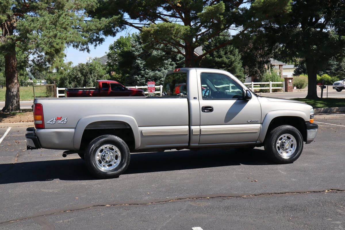 Used 1999 Chevrolet Silverado 2500 LS w/ Firm Ride Suspension Pkg AWD/4WD image 4