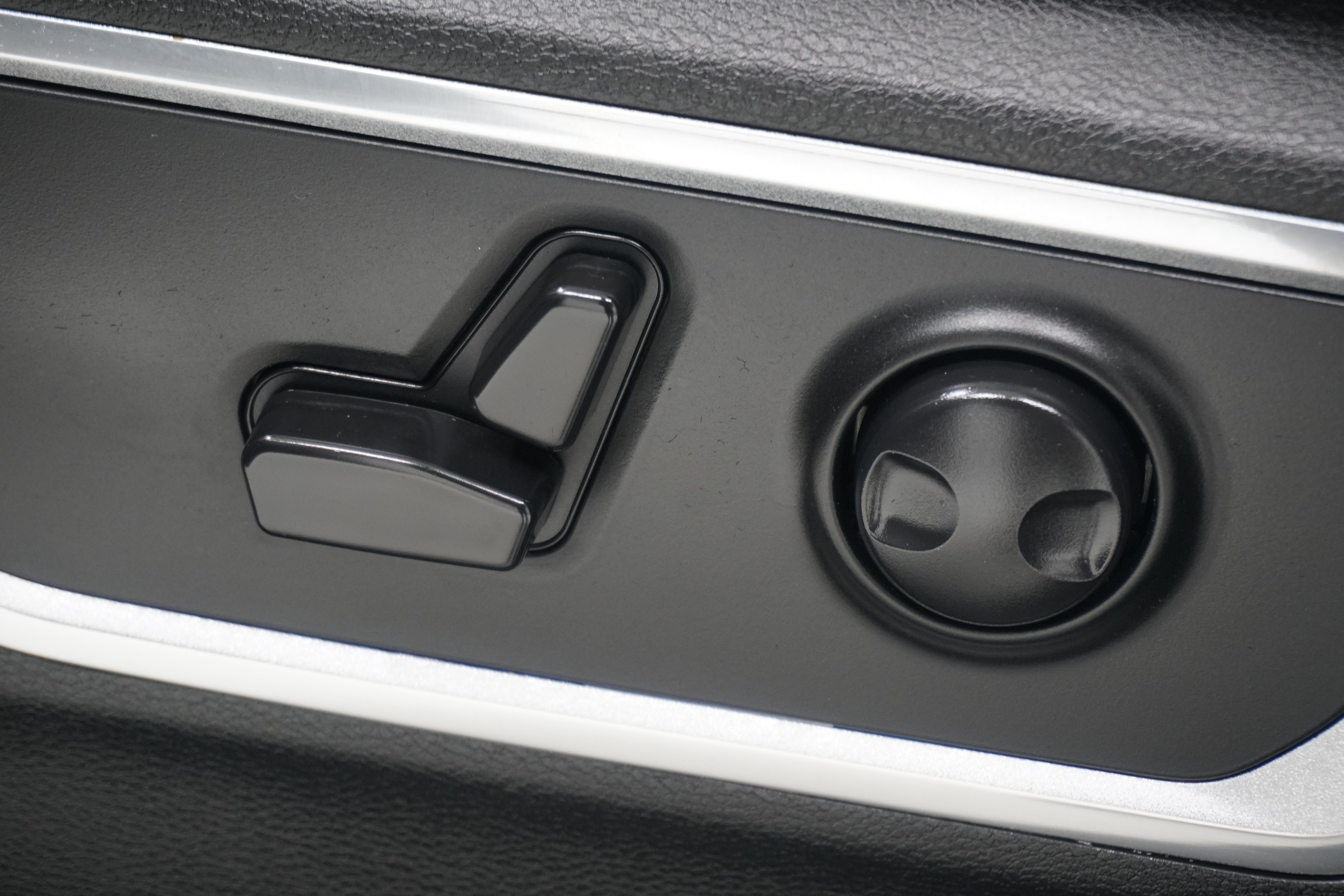 Used 2023 RAM 1500 Laramie AWD/4WD image 17