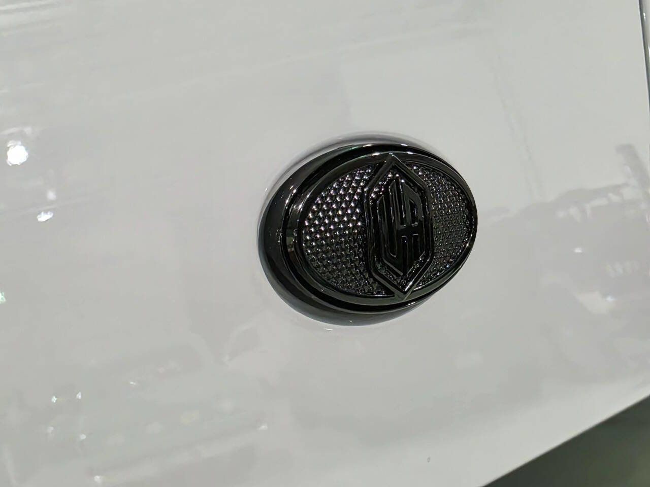 Used 2024 Land Rover Defender 110 V8 AWD/4WD image 29