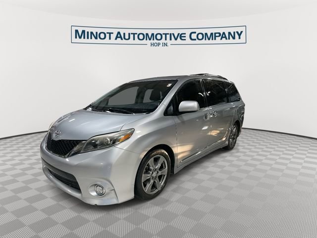 Used 2017 Toyota Sienna SE image 4