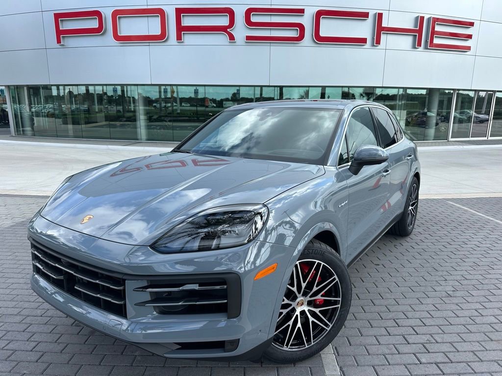 Used 2025 Porsche Cayenne S image 1