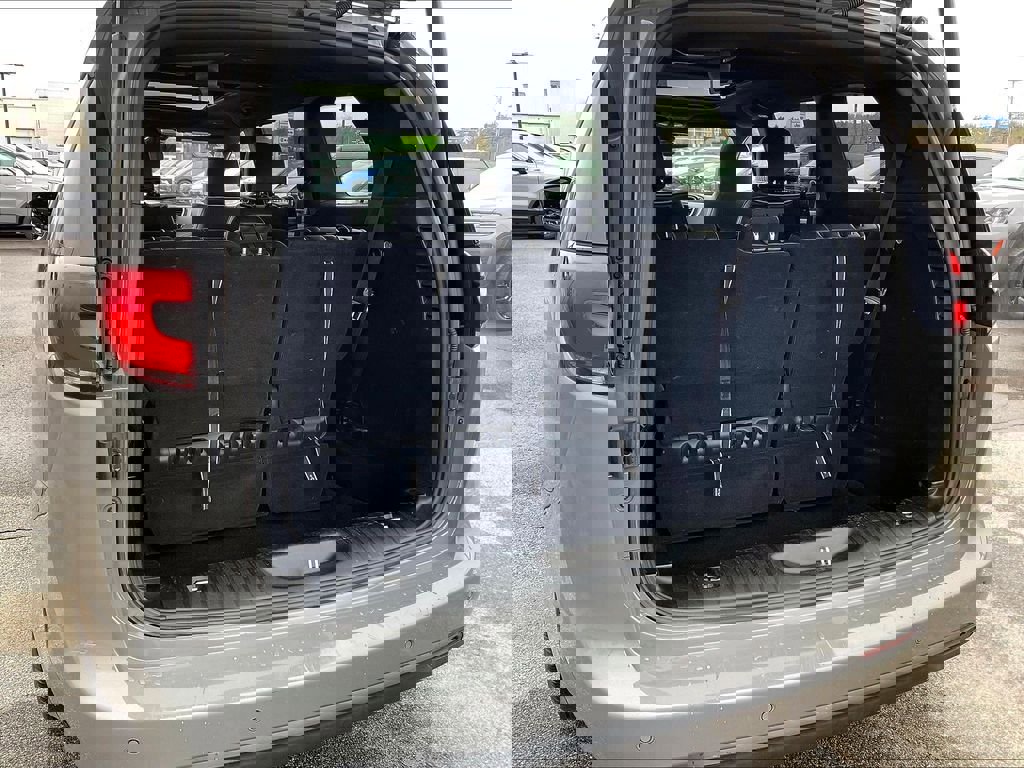 Used 2025 Chrysler Pacifica Limited FWD image 35