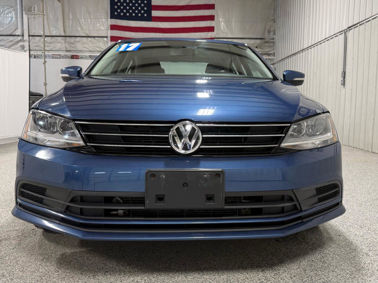 Used 2017 Volkswagen Jetta SE image 3