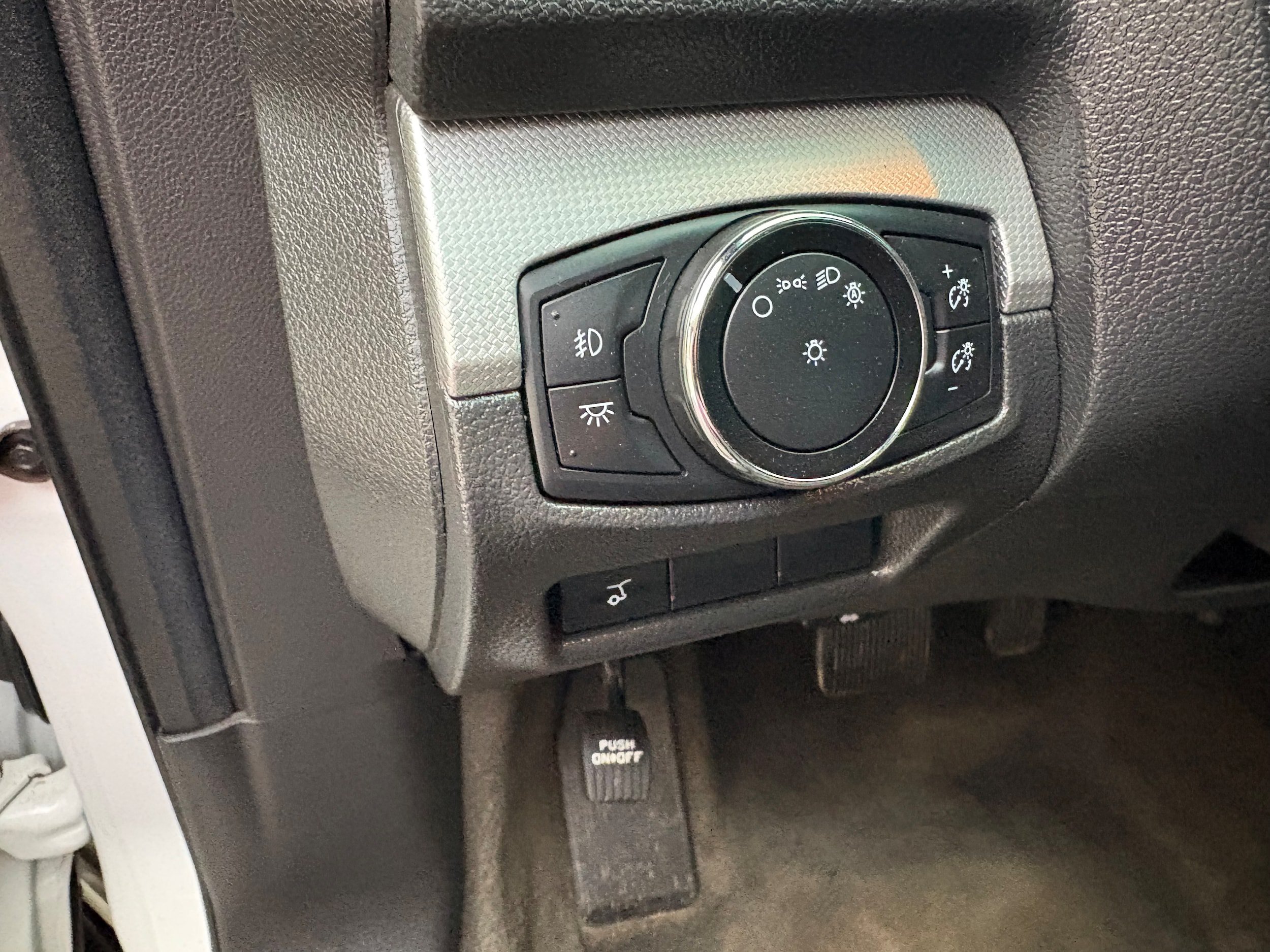 Used 2014 Ford Explorer XLT w/ Equipment Group 202A AWD/4WD image 35