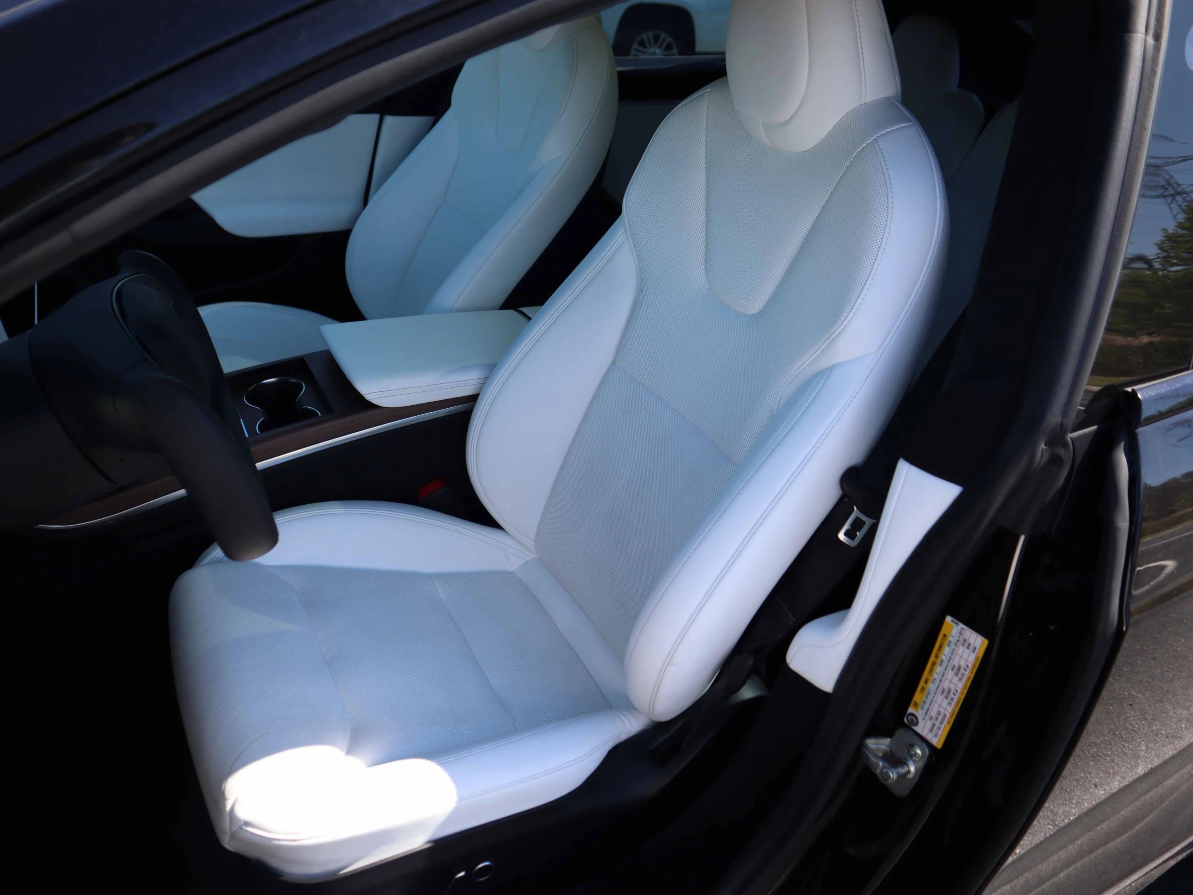 Used 2022 Tesla Model S image 2