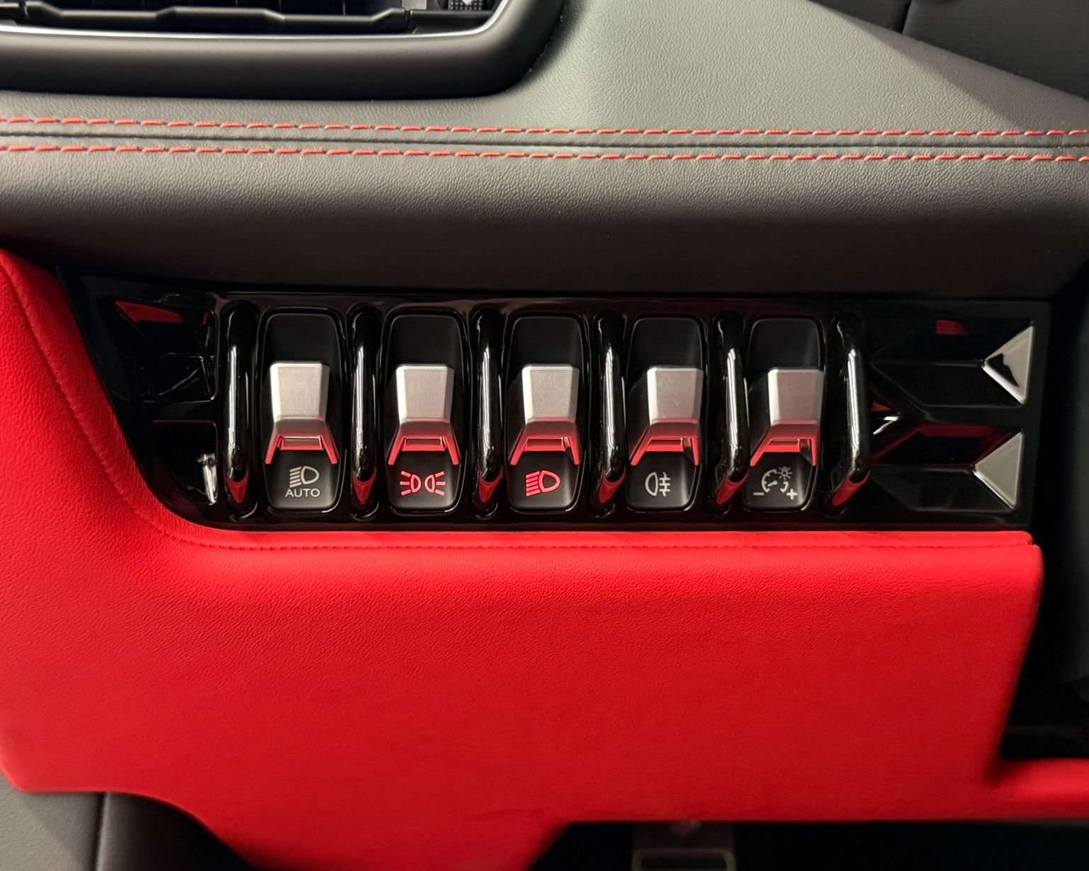 Used 2022 Lamborghini Huracan EVO RWD image 18
