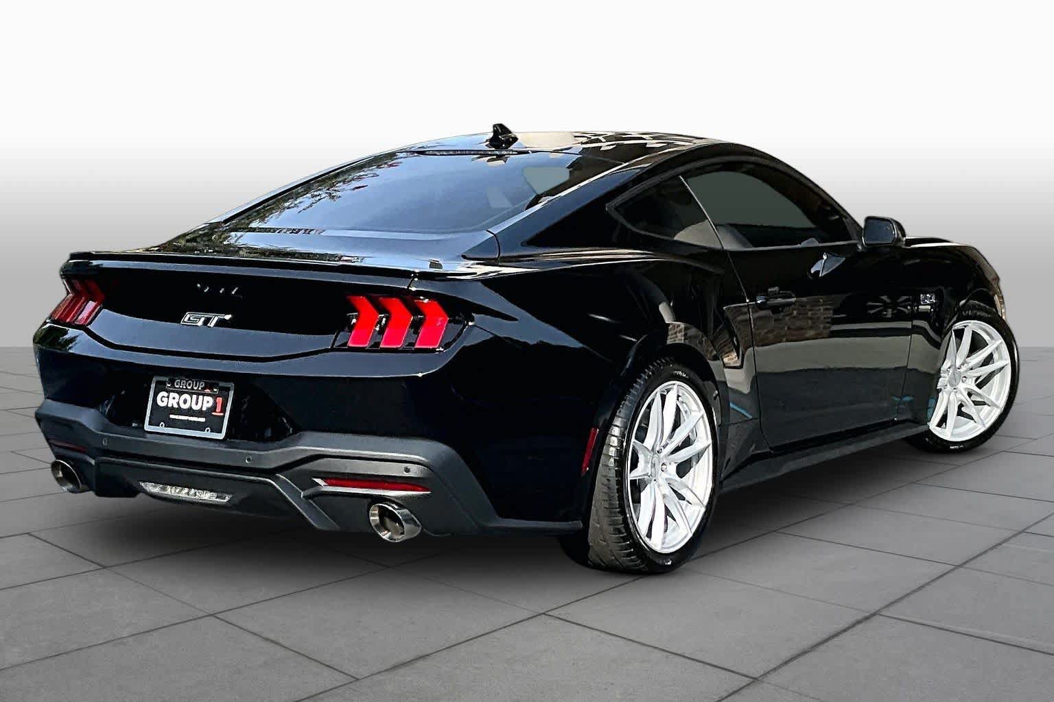 Used 2025 Ford Mustang GT RWD image 11