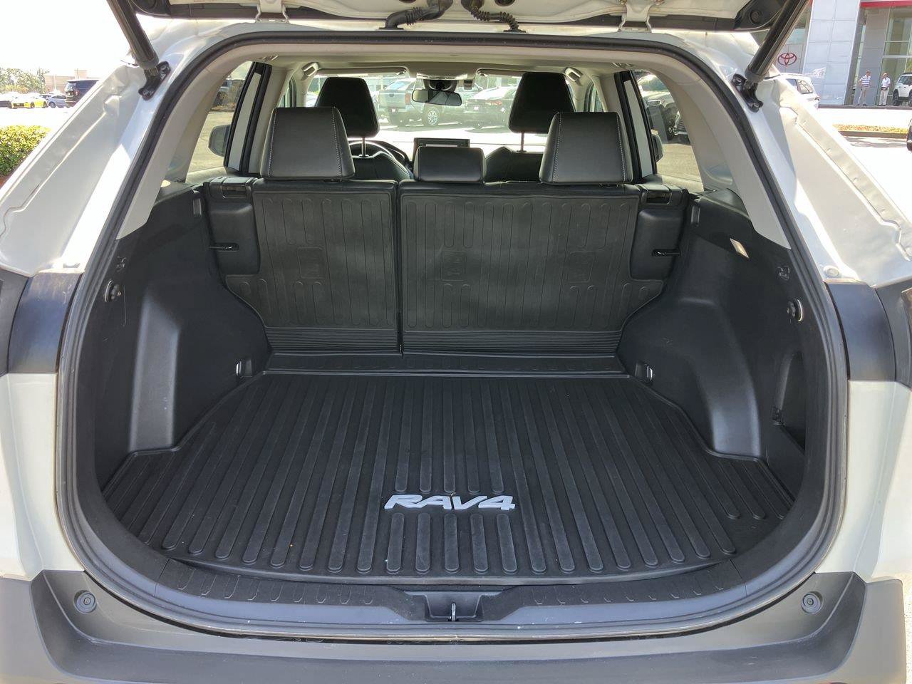 Used 2022 Toyota RAV4 XLE Premium AWD/4WD image 27