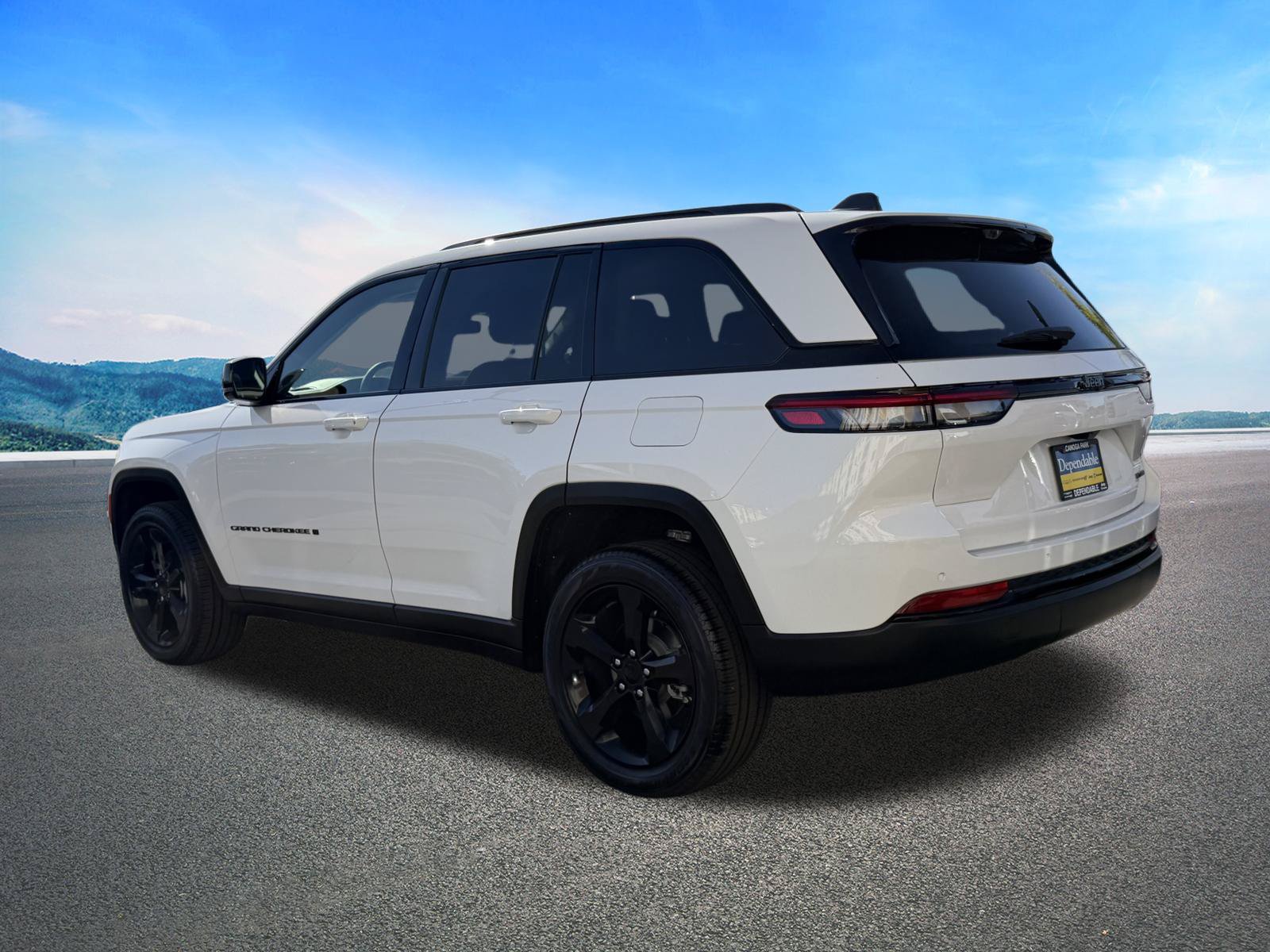 Used 2023 Jeep Grand Cherokee Limited w/ Luxury Tech Group II RWD image 7