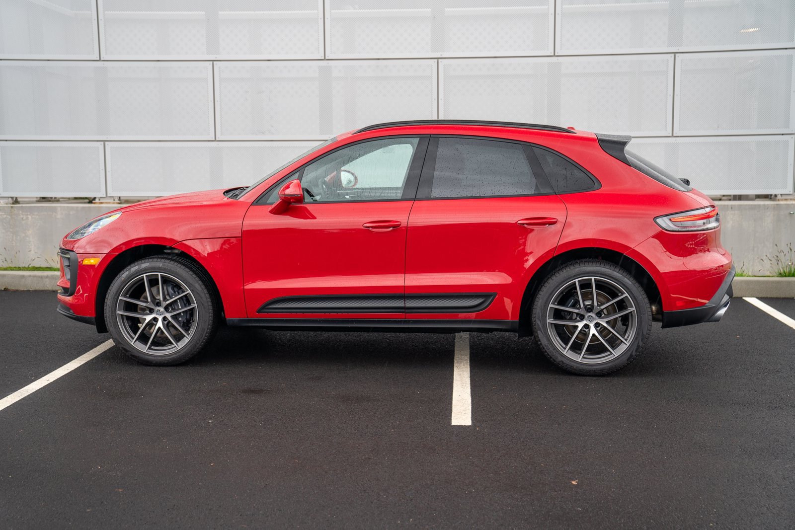 Certified 2026 Porsche Macan AWD/4WD image 2