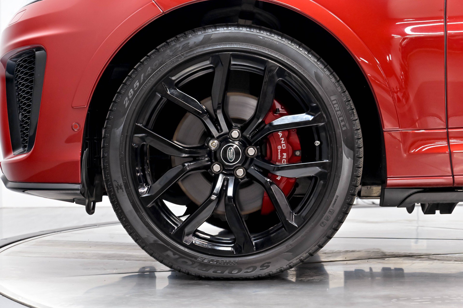 Used 2022 Land Rover Range Rover Sport SVR Carbon Edition AWD/4WD image 43
