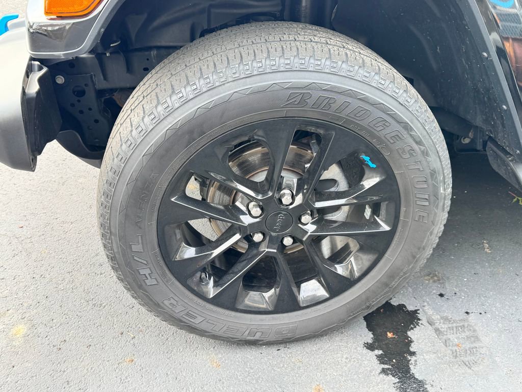 Used 2023 Jeep Wrangler Unlimited Sahara w/ Cold Weather Group image 9